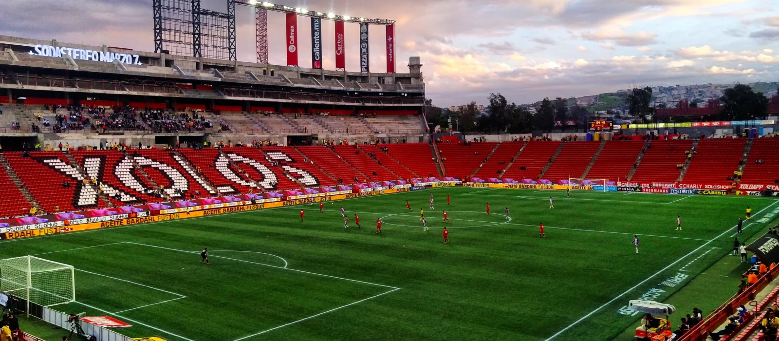 Estadio Caliente, junto a la Colonia 20 de Noviembre, Tijuana