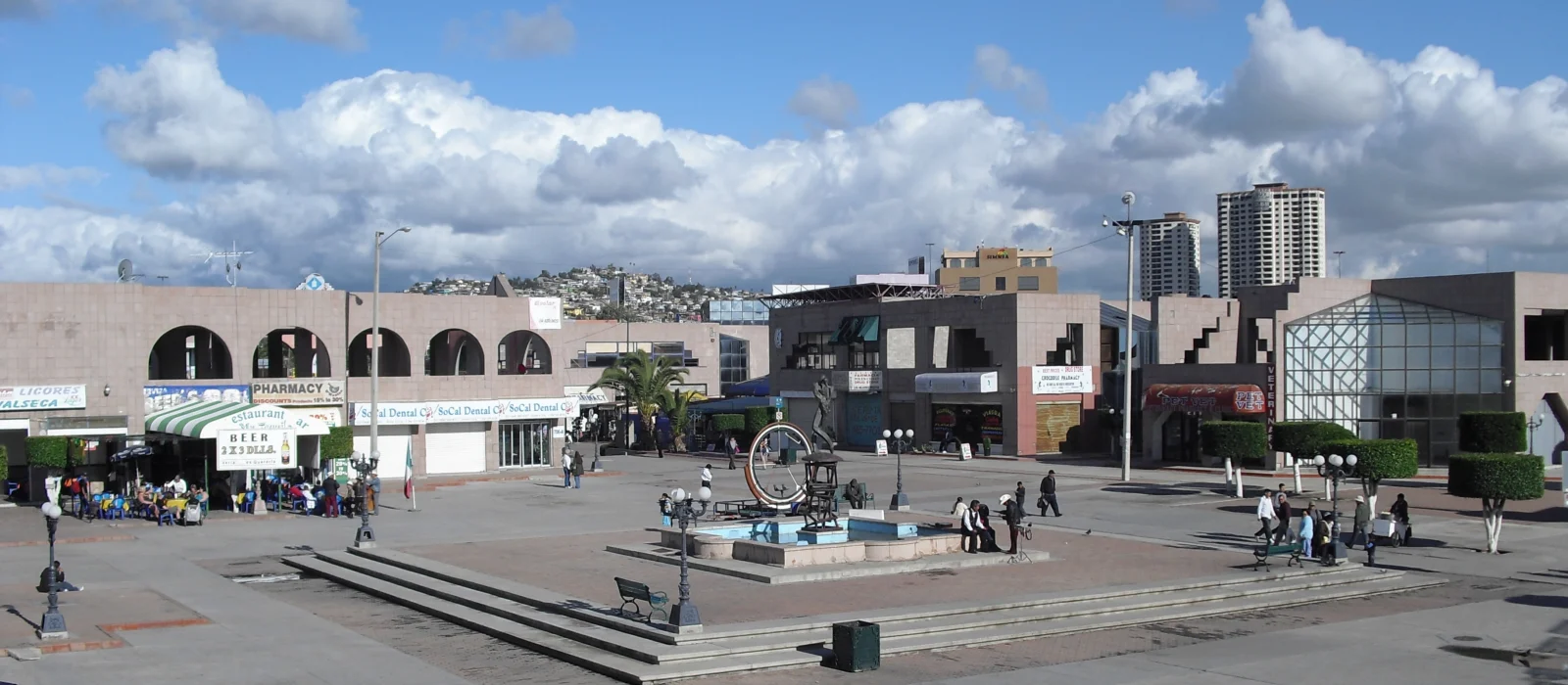 Plaza Viva Tijuana, junto al cruce fronterizo, Colonia Federal, Tijuana